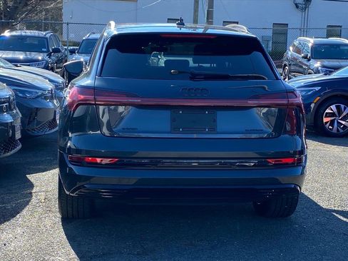 Used 2022 Audi e-tron Premium Plus image 3
