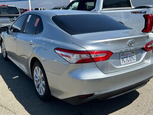 Used 2018 Toyota Camry LE image 6