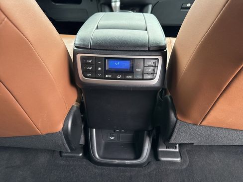 Used 2019 Toyota Highlander Limited image 34