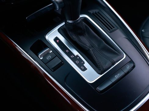 Used 2011 Audi Q5 2.0T Premium image 36