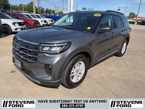 Used 2025 Ford Explorer Active w/ Active Comfort Package RWD image 10