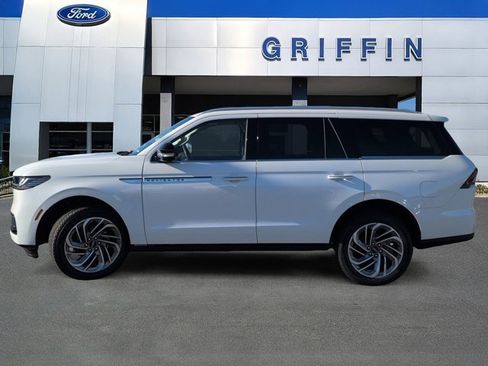 New 2025 Lincoln Navigator Reserve image 10