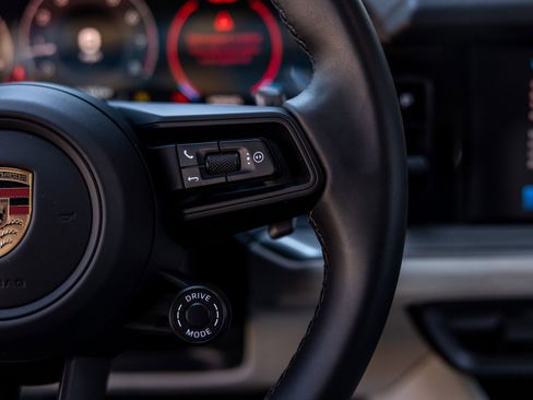 Certified 2025 Porsche Cayenne AWD/4WD image 52