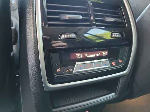 Used 2019 BMW X7 xDrive40i w/ Premium Package AWD/4WD image 13
