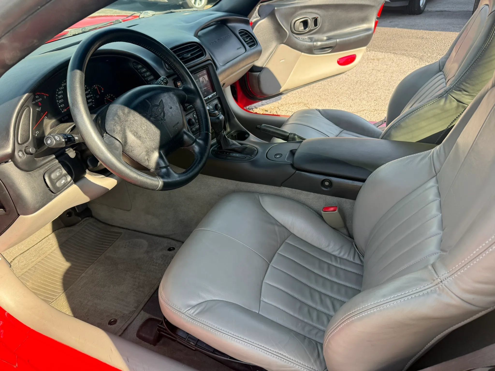 Used 1998 Chevrolet Corvette Coupe w/ Memory Pkg RWD image 2