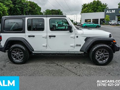 Used 2025 Jeep Wrangler Unlimited Sport AWD/4WD image 9