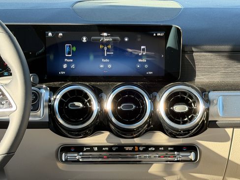 New 2026 Mercedes-Benz GLB 250 image 25