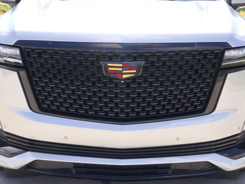 Used 2023 Cadillac Escalade ESV Premium Luxury w/ Performance Package AWD/4WD image 8