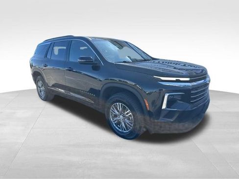 Used 2025 Chevrolet Traverse LT AWD/4WD image 8