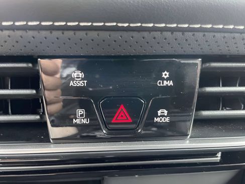 Used 2024 Volkswagen Atlas Cross Sport SEL AWD/4WD image 35