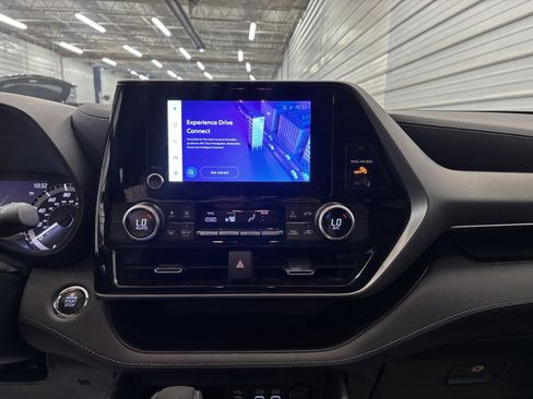 Used 2023 Toyota Highlander LE image 18