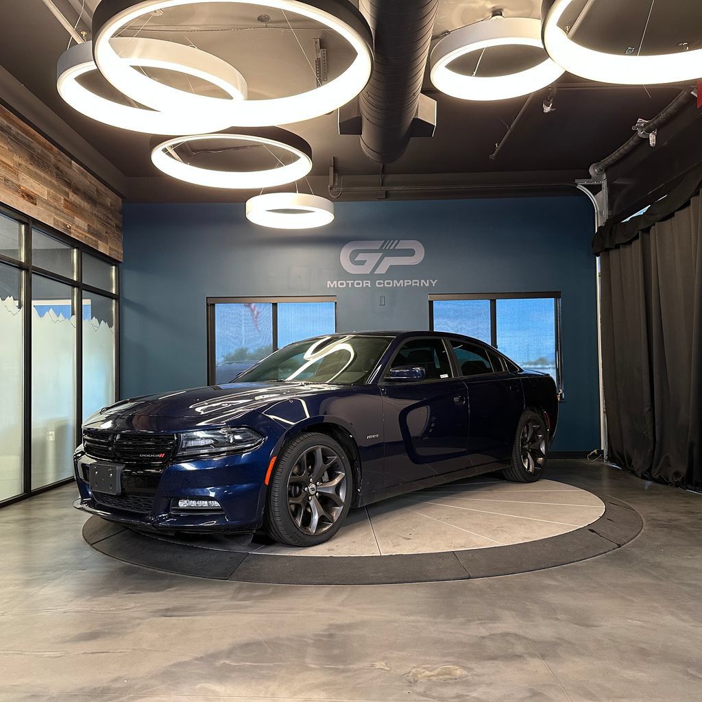 Used 2017 Dodge Charger R/T w/ Plus Group RWD image 7