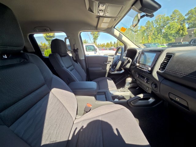 Used 2024 Nissan Frontier SV w/ SV Convenience Package RWD image 8