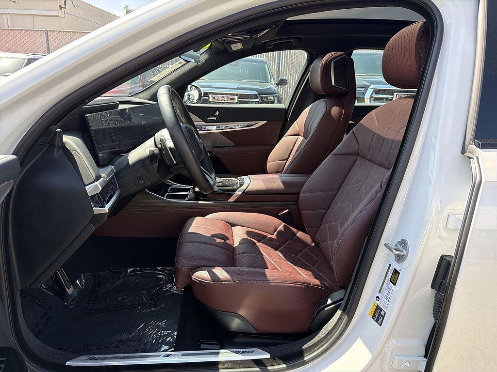 Used 2025 BMW 750e xDrive AWD/4WD image 19