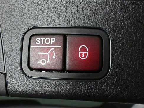 Certified 2025 Mercedes-Benz GLB 250 image 30