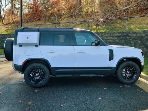 Used 2025 Land Rover Defender 110 S image 11