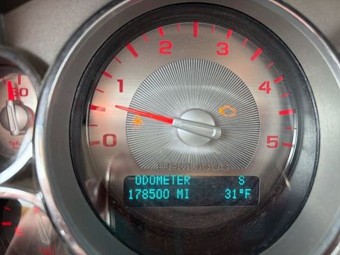 Used 2013 Chevrolet Silverado 2500 LT w/ Interior Plus Package image 10