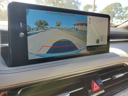 Used 2025 Genesis G70 2.5T image 30