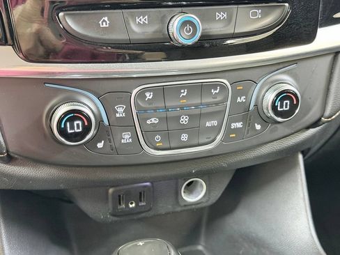 Used 2020 Chevrolet Traverse LT FWD image 51