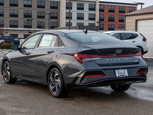 New 2025 Hyundai Elantra Limited image 5