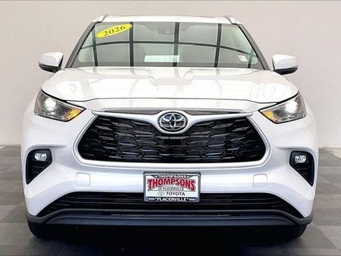 Used 2026 Toyota Highlander XLE AWD/4WD image 2
