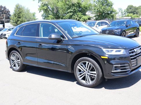 Used 2020 Audi Q5 e Premium Plus w/ Premium Plus Package AWD/4WD image 3