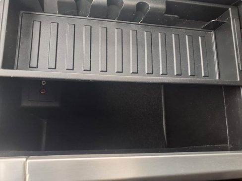 Used 2014 Ford F150 Platinum image 19