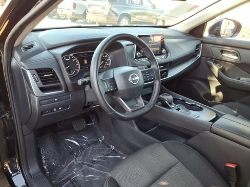 Certified 2025 Nissan Rogue SV FWD image 22