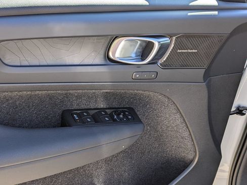 Certified 2023 Volvo XC40 Recharge Ultimate AWD/4WD image 10