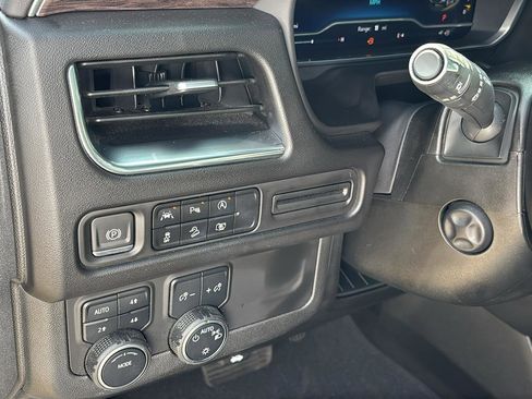 Used 2023 Chevrolet Tahoe Z71 w/ Luxury Package AWD/4WD image 29