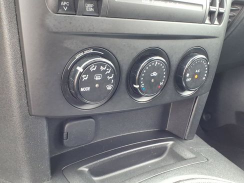 Used 2006 MAZDA MX-5 Miata RWD image 11