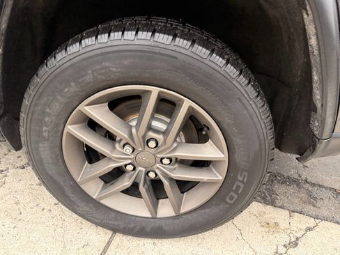 Used 2016 Jeep Grand Cherokee Laredo 75th Anniversary image 8