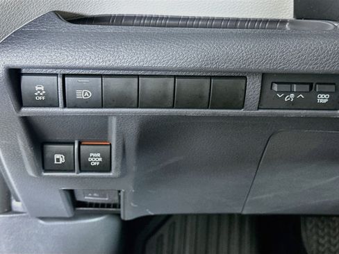 Used 2023 Toyota Sienna XLE FWD image 17