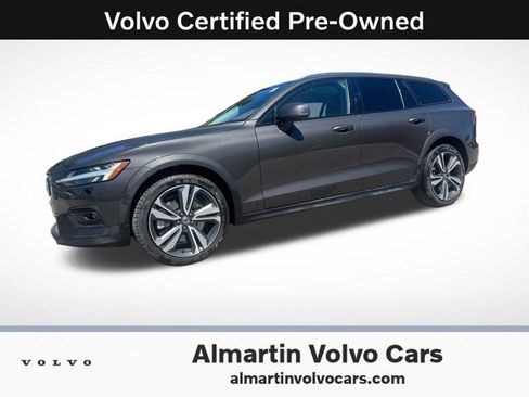Certified 2025 Volvo V60 B5 Cross Country Plus AWD/4WD image 1