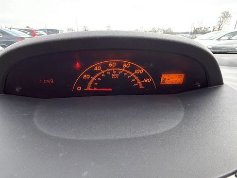 Used 2010 Toyota Yaris 4-Door Hatchback image 16