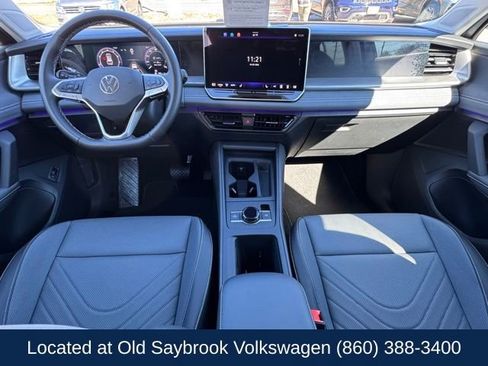 Used 2025 Volkswagen Tiguan SE image 14