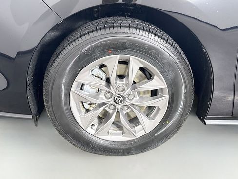 New 2026 Toyota Sienna XLE image 19