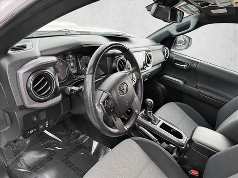 Certified 2022 Toyota Tacoma TRD Off-Road image 11