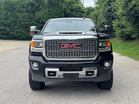 Used 2018 GMC Sierra 2500 Denali w/ Duramax Plus Package AWD/4WD image 3