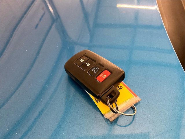 Used 2017 Toyota RAV4 XLE AWD/4WD image 9