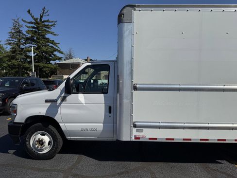 Used 2022 Ford E-350 and Econoline 350 Super Duty image 12