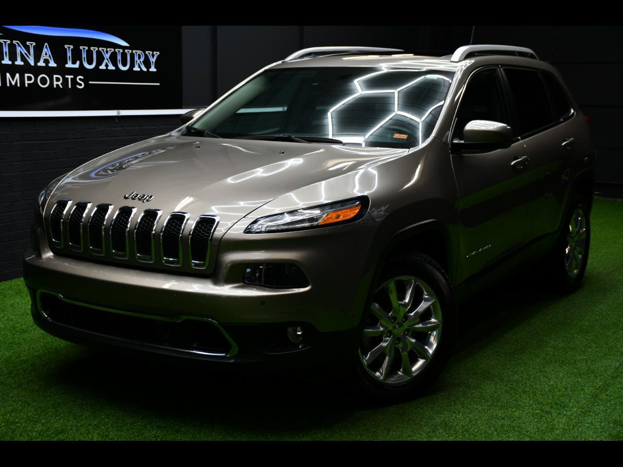 Used 2016 Jeep Cherokee Limited AWD/4WD image 1