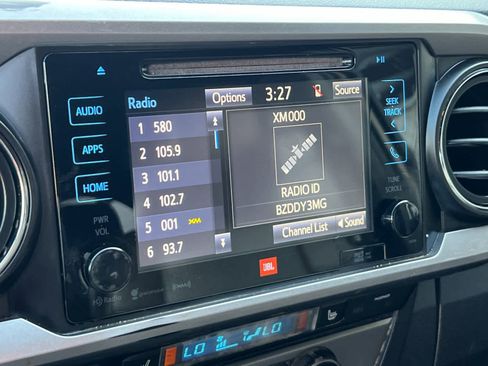 Used 2017 Toyota Tacoma Limited image 17