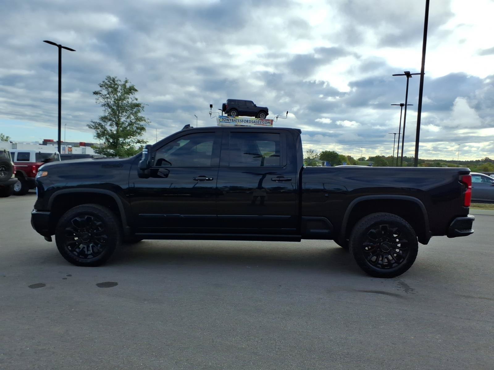 Used 2026 Chevrolet Silverado 2500 High Country w/ High Country Premium Package AWD/4WD image 6