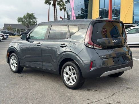 Certified 2025 Kia Soul LX image 3
