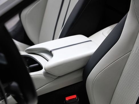 Used 2023 Aston Martin V8 Vantage Roadster RWD image 45