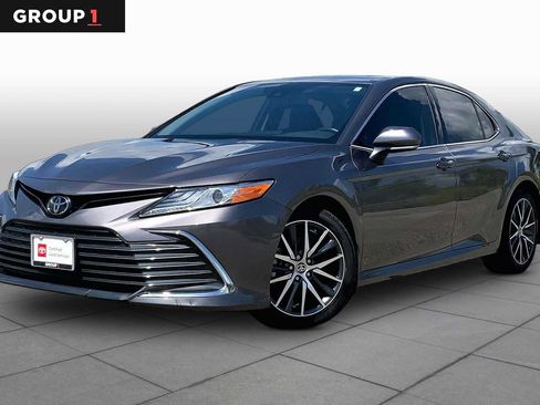 Used 2023 Toyota Camry XLE FWD image 1