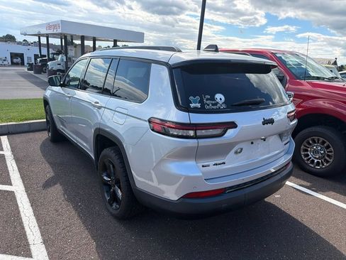 Certified 2022 Jeep Grand Cherokee L Limited w/ Black Appearance Package AWD/4WD image 3