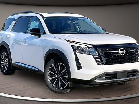 New 2026 Nissan Pathfinder Platinum w/ Accent Package AWD/4WD image 2