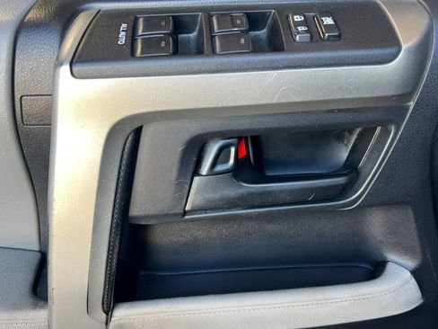 Used 2013 Toyota 4Runner SR5 AWD/4WD image 11